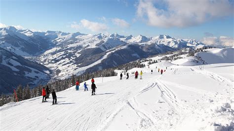 Unser hotel liegt direkt im zentrum von saalbach in der fußgängerzone, 2 gehminuten von den liften. Stedentrip Saalbach-Hinterglemm | Voordelig op reis met ...