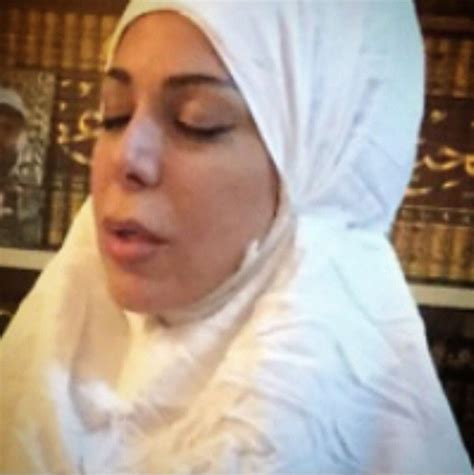 تصدرت الفنانة السورية سوزان نجم الدين، قائمة التريند على موقع التغريدات تويتر؛ وذلك بعد عرض تصريحاتها في برنامج شيخ الحارة والجريئة الذي تقدمه المخرجة إيناس الدغيدي. حجاب سوزان نجم الدين يكشفها من الداخل.. شاهد