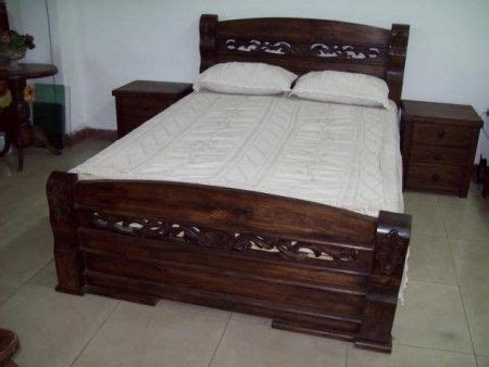 Madera, cuero y materiales texturizados se complementan para esta maravillosa creación. Resultado de imagen para camas en madera rustica | Camas ...