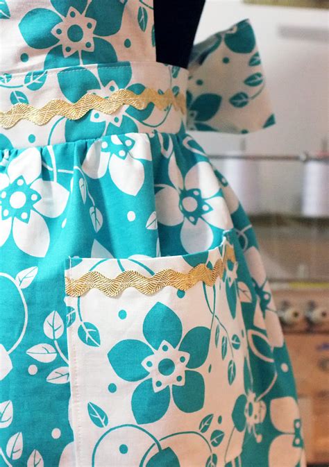 How To Sew Your Own Vintage Inspired Apron Martha Stewart