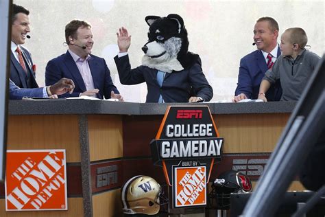 Espn College Gamedays Lee Corso Picks Huskies To Beat Utah The
