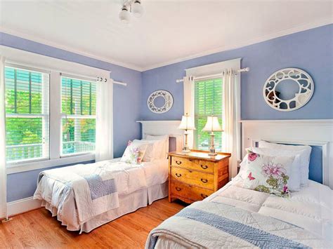 A decorating theme is a great way to begin decorating a room for a child. Charming But Cheap Bedroom Decorating Ideas • The Budget ...
