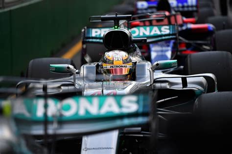 Una pregunta habitual es cómo los pilotos pueden ocupar una plaza en los resultados oficiales a pesar de haberse retirado antes del final de la carrera. Análisis Clasificación GP Australia F1 2017: Ferrari ...