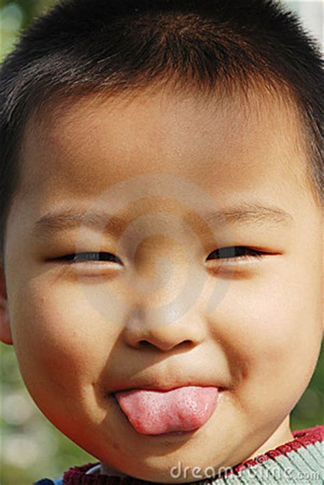 Перевод слова face, американское и британское произношение, транскрипция, словосочетания, однокоренные слова, примеры использования. Chinese Kid Making Face Royalty Free Stock Image - Image ...
