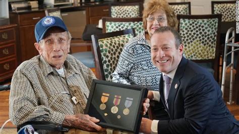 A 92 Year Old World War Ii Veteran Received His Medals More Than 70 Years After The War Cnn