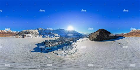 360° View Of The Middle Moraine Of Laigu Glacier 来古冰川的 中碛 Alamy