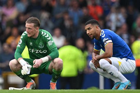 Everton blow chance to secure Premier League status after self