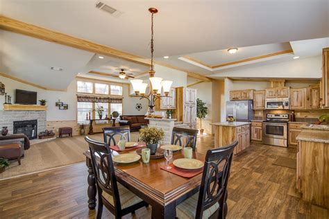 Situated in pine mountain club, this cabin is 0.1 mi (0.1 km) from los padres national forest and within 12 mi (20 km) of mcgill trailhead north and mcgill trailhead. Pine Mountain Cabin / 900 by Champion Homes