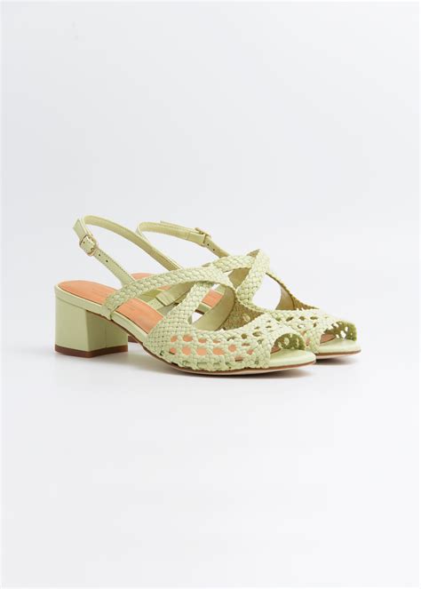 Il vous suffit d'introduire les données nécessaires pour pouvoir effectuer votre commande. Naguisa Uga Sandal - Piña | Garmentory