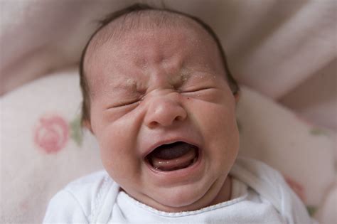 Coping With Colic Baby Crying Colicky Baby Sleep Training Baby