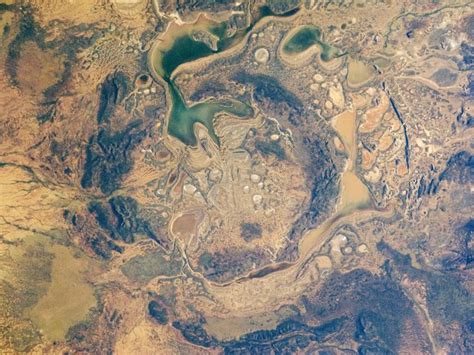 Shoemaker Crater In Australian Outback Estimated To Be Between 570