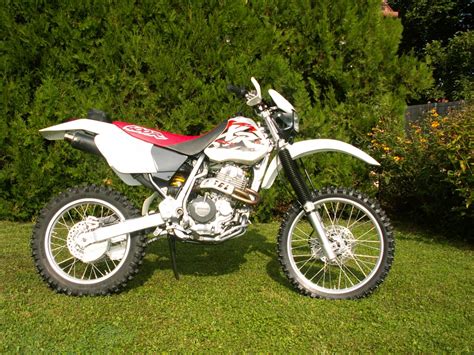 The price of honda xr 400 ranges in accordance with its modifications. Honda XR 400 R 1997