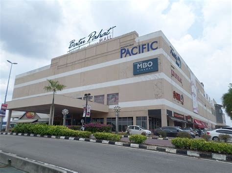 The shopping mall consists of 260 retail outlets, most notably popular bookstores, a bookshop owned by popular holdings. 8 Best Things to Do & Places to Visit in Batu Pahat, Johor