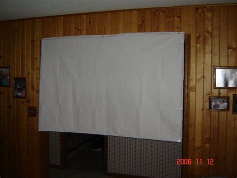 Whether it is to save money or simply because you like diy projects, it is fun to create something yourself occasionally instead of buying it. DIY: $6 Projector Screen