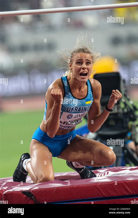 Doha Qatar Sept 30 Yuliya Levchenko De Ucrania Compite En El Salto