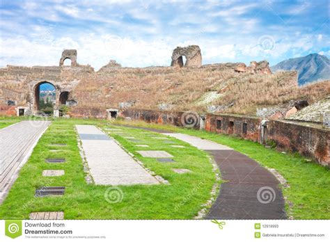 Antica capua is located in santa maria capua vetere and it features houses with free wifi. Santa Maria Capua Vetere Amphitheater Stock Image - Image ...