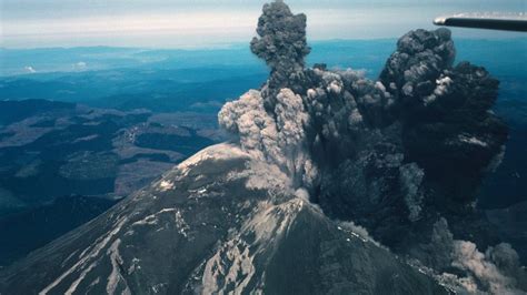 Rare Photo Of Mt St Helens From The Air 30 Seconds Into Its
