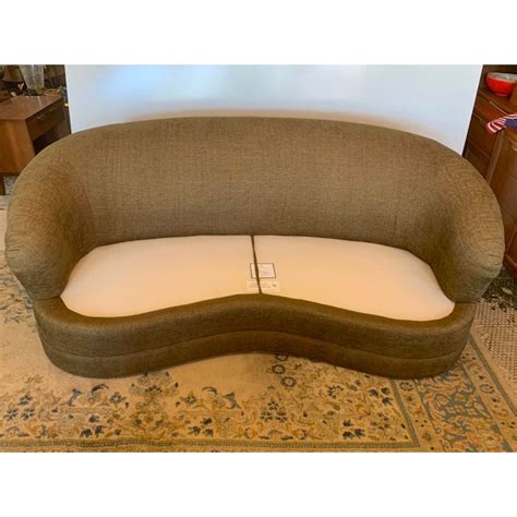 Veja 125 modelos de sofá de pallet: Drexel Heritage Kidney Bean Shape Olive-Green Curved Sofa ...