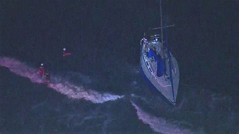 2 Rescued After Boat Runs Aground In Marina Del Rey Abc7 Los Angeles