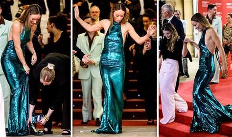Olivia Wilde Suffers Wardrobe Malfunction In Plunging Emerald Gown I Know All News