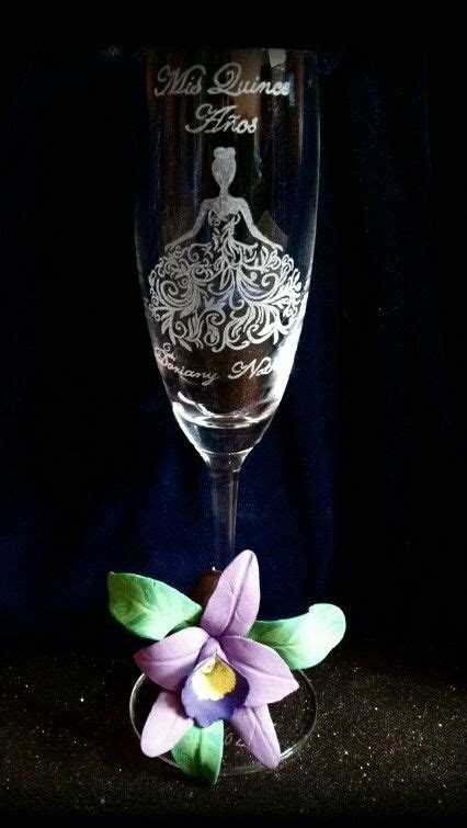 Nuestras copas de brindis para quinceanera son juveniles, modernas y hermosas. Copa grabadas mano 15 anos | Wedding glasses, Glass art ...
