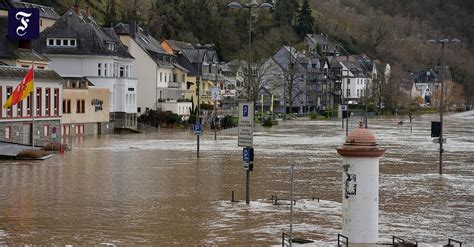 Beschreibung der warnlage deutschland ausgegeben vom deutschen wetterdienst am donnerstag, 15.07.2021, 21:03 uhr gebietsweise starke gewitter, im allgäu auch schwere gewitter (unwetter). Hochwasser hat Rheinland-Pfalz fest im Griff