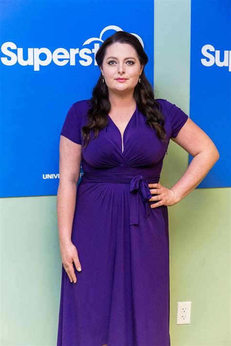 Superstores Lauren Ash Dina Needs To Wear Cop Costume A Third Time Us Weekly