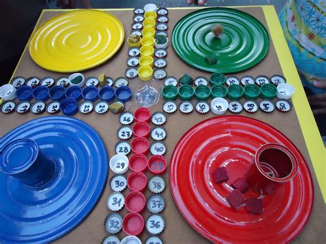 Manualidades con materiales reciclados que puedes crear con este taller de manualidades, única y exclusivamente con materiales de reciclaje. 7 juegos de mesa con materiales reciclados | diy juegos ...