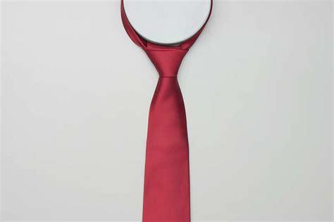 The half windsor knot is the tie knot for all occasions and the one that every man should be able to master. Half Windsor tie | How to tie a Half Windsor Tie Knot | Knots