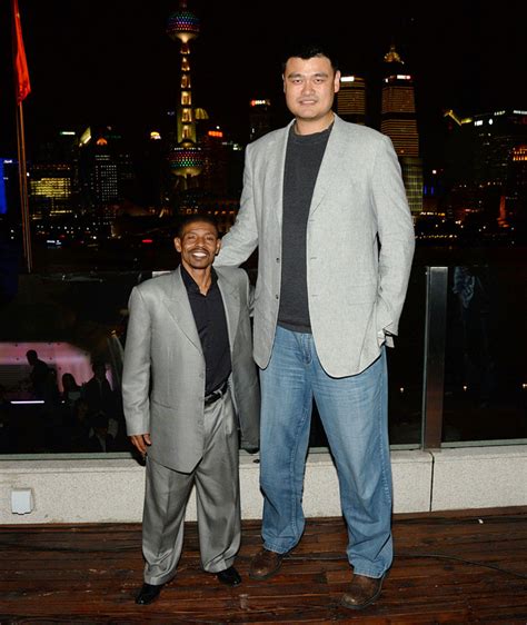 Shaq Looks Small Next To Yao Ming Sports Illustrated