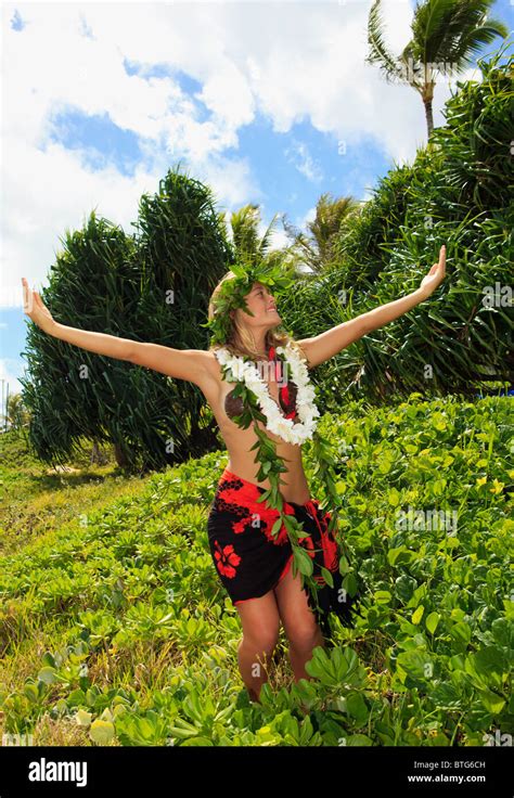 Hawaiian Hula Danced By A Teenage Girl In Hawaii Stock Photo Alamy