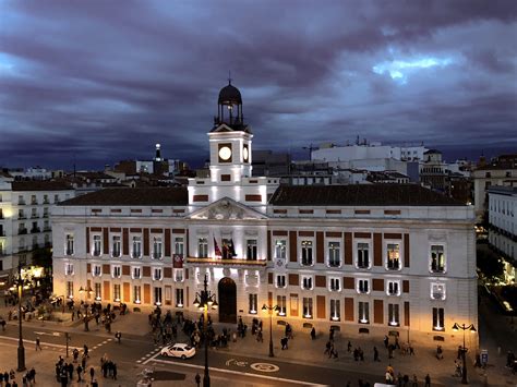 Puerta Del Sol Madrid Origini E Curiosità Viaggiamo