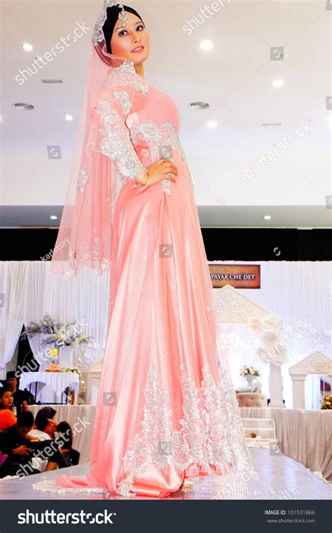 Lumut, Malaysia - Apr 22: A Model Walks The Runway Wearing Malay Bridal ...