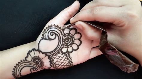 Front Hand Easy Mehndi Designs For Beginners