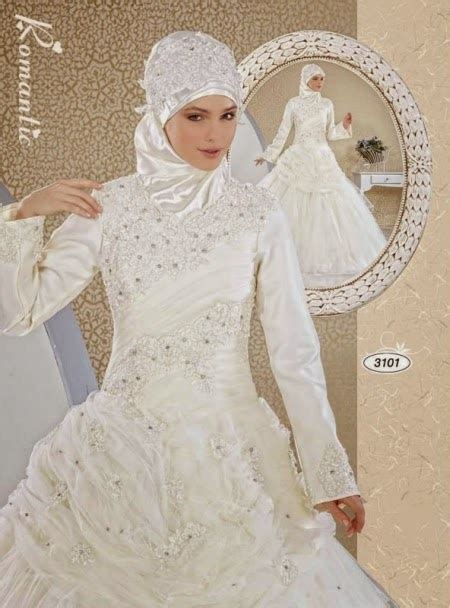 Model gaun pengantin muslimah terbaru berikut ini adalah daftar singkat model gaun pengantin muslimah terbaru tahun 2017 ini yang akan menjadi hits. 8 Inspirasi Gaun Pengantin Putih untuk Muslimah 2017
