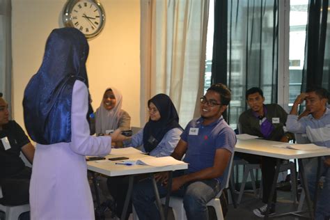 Kemahiran insaniah seharusnya disemai ke dalam diri pelajar semenjak mereka berada di pusat pengajian tinggi lagi untuk menjamin. Kursus Komunikasi Berkesan Madani Resources : Adab Komunikasi
