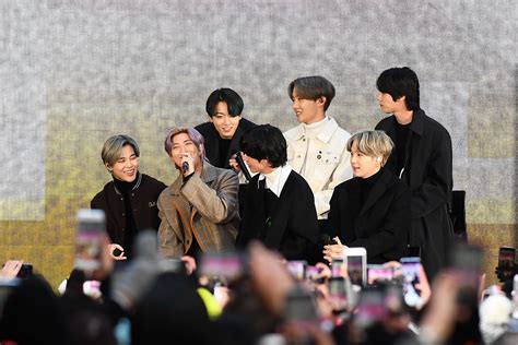 Bangtan sonyeondan) ist eine südkoreanische boygroup, bestehend aus sieben mitgliedern, die 2010 von big . South Korean boy band BTS's label makes a strong debut in ...