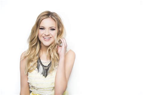 Kelsea Ballerini Tops The Country Radio Airplay Charts For The First