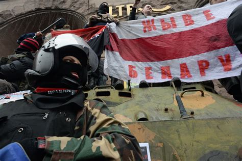 Ukraine Bans All Armed Groups Right Sector Expelled From Kiev New