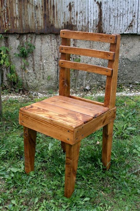 Plain colored, simple yet practical. DIY Chairs Out of old Pallets | Pallet Furniture Plans