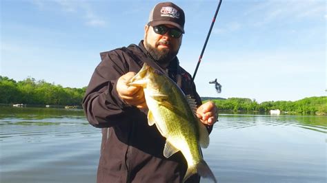 Bass Fishing The Mighty Ohio River Youtube
