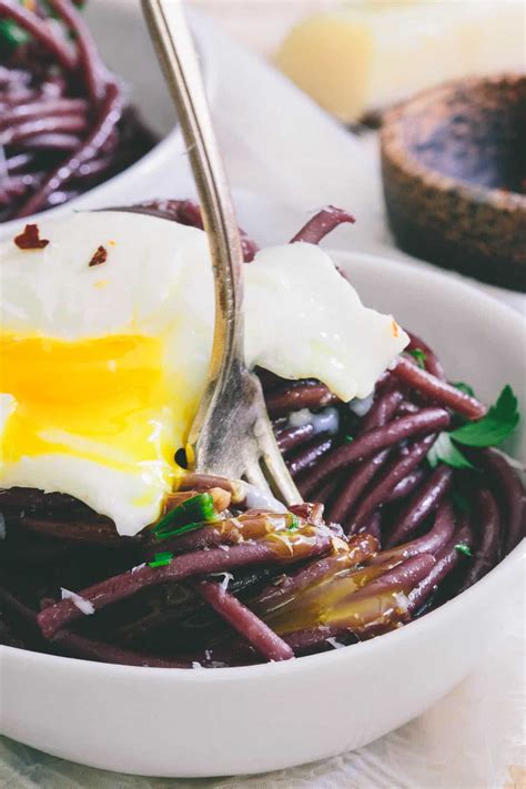 Bucatini Recipe - Red Wine Garlic Bucatini Pasta Recipe