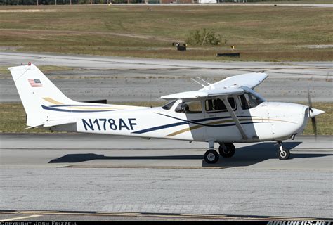 Cessna 172r Skyhawk American Flyers Airline Aviation Photo 7085241