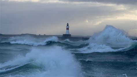 Storm Pia Christmas Travel Chaos Warning As 80mph Winds Set To Batter