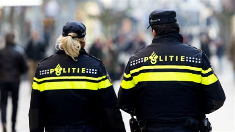 De politie heeft een drugsdealer in maastricht op heterdaad betrapt. Foutje, bedankt: Politie blundert met foto verdachte