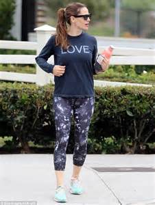 Jennifer Garner Shows Off Fit Physique In Leggings At Early Morning Gym