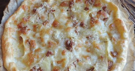 Ricetta Sfogliata con patate salsiccia e mozzarella ...