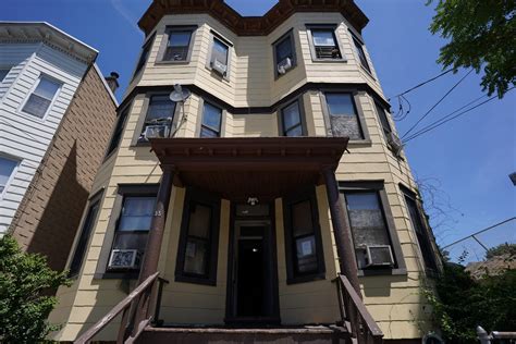 35 Garfield Street - NuRealty Advisors INC