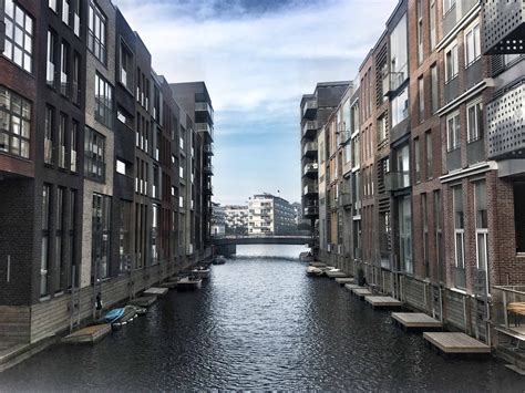 Arkitekturen understøtter både læringsprocesser og social udvikling og opfordrer til, at børnene bevæger sig og mødes på kryds og. Arkitektgruppen om det nye Sydhavnen | LoveCopenhagen