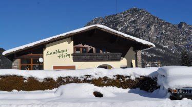Unser familiär geführtes haus liegt in schöner ruhiger lage direkt am waldrand unterhalb des. Ferienwohnung Heiterwang | Ferienhaus | Tirol